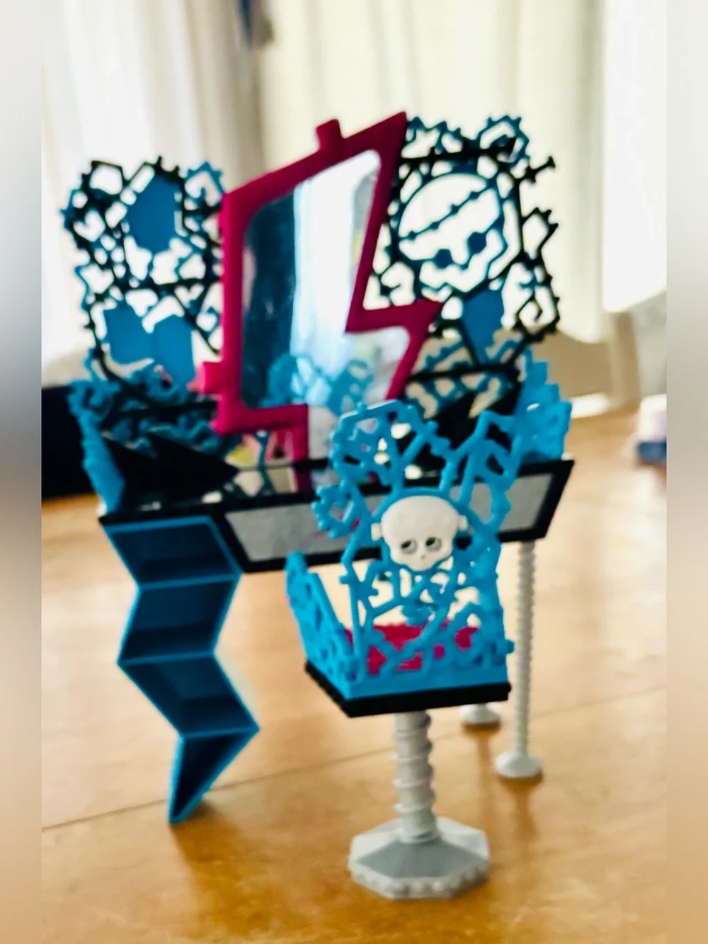 Mattel 2012 Monster High Mirrored Vanity set with opening drawer & swivel chair